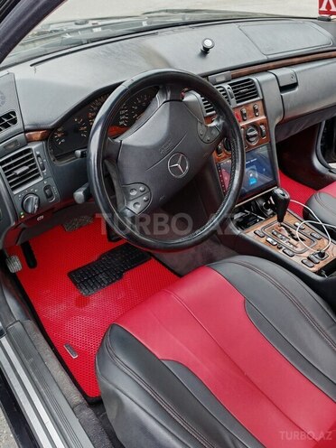 Mercedes E 280-6