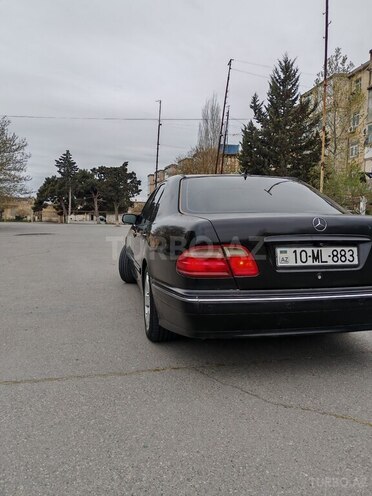 Mercedes E 280-8