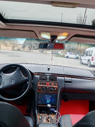 Mercedes E 280-11