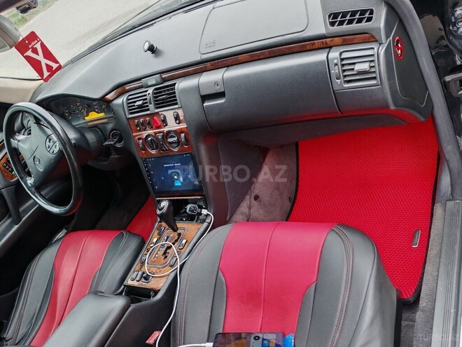 Mercedes E 280-10