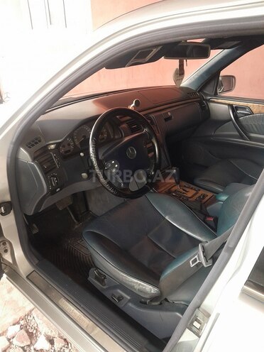 Mercedes E 270 2000, 357,654 km - 2.7 l - Beyləqan