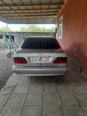 Mercedes E 270 2000, 357,654 km - 2.7 l - Beyləqan