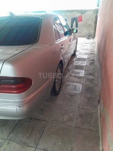 Mercedes E 270 2000, 357,654 km - 2.7 l - Beyləqan
