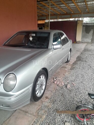 Mercedes E 270 2000, 357,654 km - 2.7 l - Beyləqan