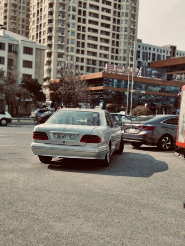 Mercedes E 220 d 2001, 461,000 km - 2.2 l - Bakı