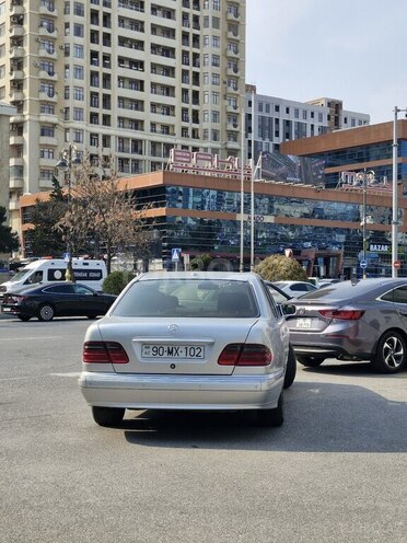 Mercedes E 220 d 2001, 461,000 km - 2.2 l - Bakı