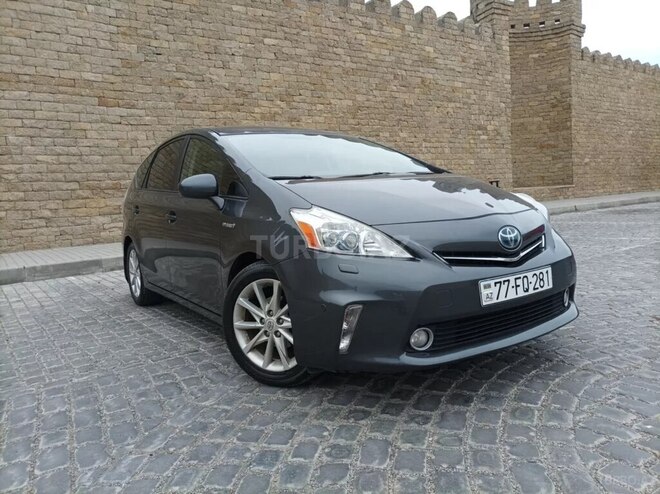 Toyota Prius V-2