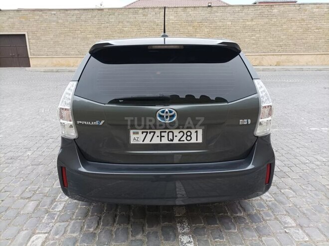 Toyota Prius V-6