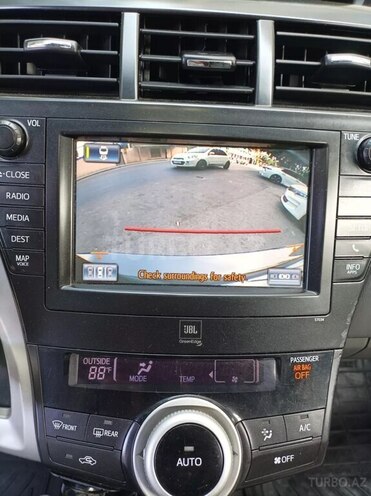 Toyota Prius V-12