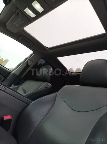 Toyota Prius V-18