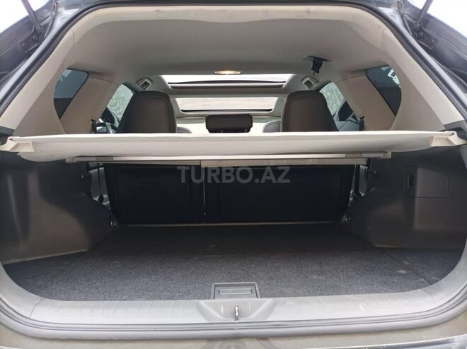 Toyota Prius V-16