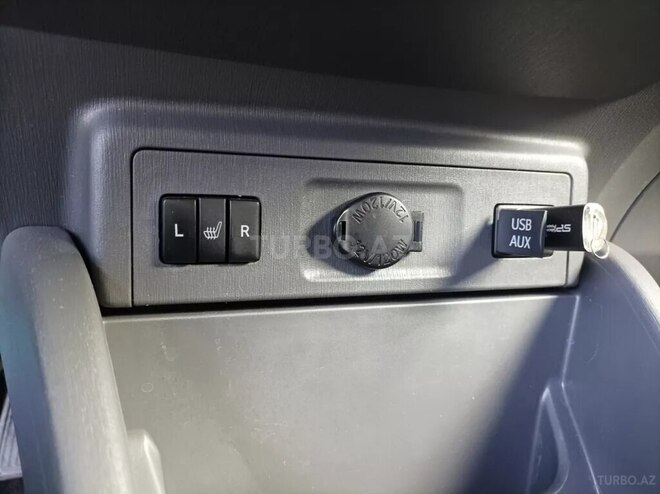 Toyota Prius V-14