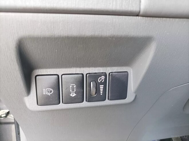 Toyota Prius V-15