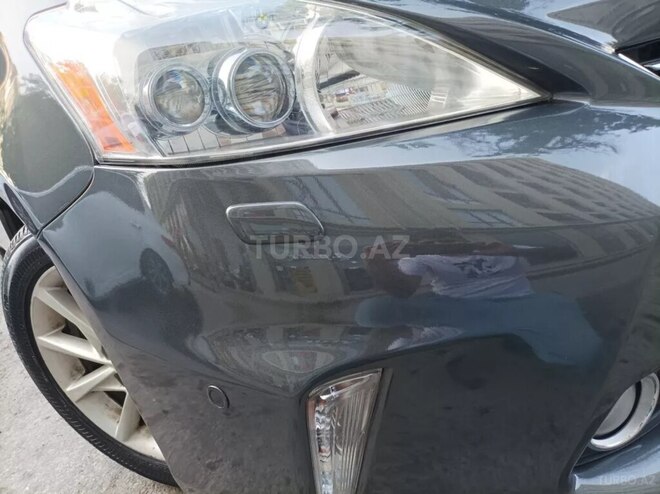 Toyota Prius V-19