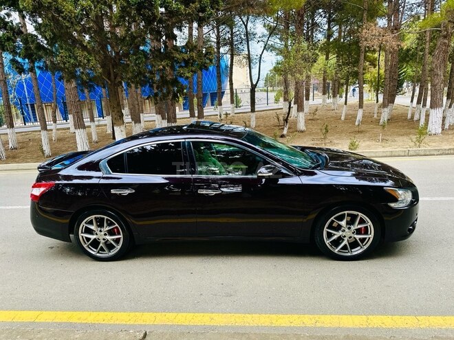 Nissan Maxima-5