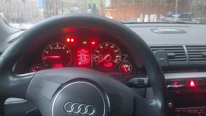 Audi A4 2003, 365,000 km - 1.8 л - Bakı