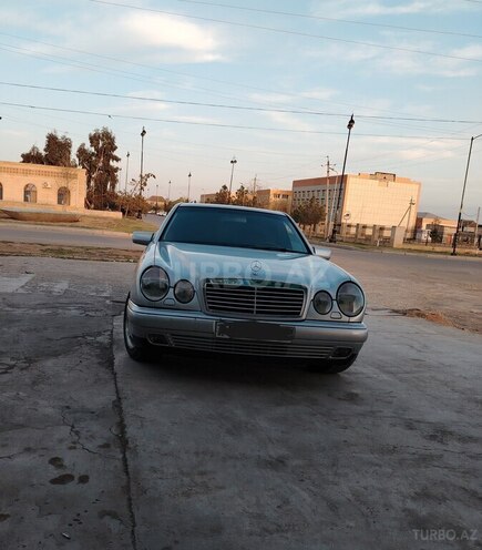 Mercedes E 240 1999, 302,000 km - 2.4 л - Yevlax