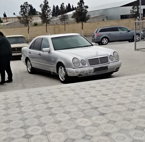 Mercedes E 240 1999, 302,000 km - 2.4 л - Yevlax