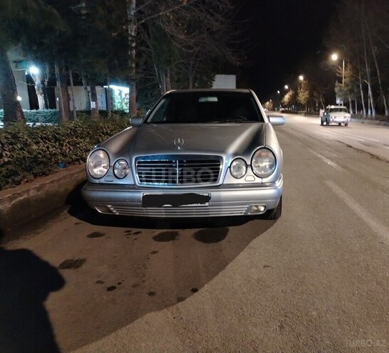 Mercedes E 240 1999, 302,000 km - 2.4 л - Yevlax