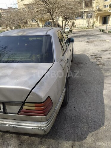 Mercedes E 250 1992, 125,000 km - 2.5 l - Bakı
