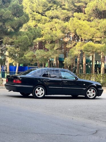Mercedes E 280 4MATIC 1999, 270,000 km - 2.8 l - Sumqayıt