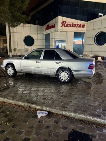 Mercedes E 220 1994, 302,000 km - 2.2 l - Bakı
