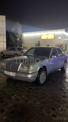 Mercedes E 220 1994, 302,000 km - 2.2 l - Bakı