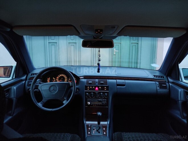 Mercedes E 240 1997, 173,000 km - 2.4 l - Bakı