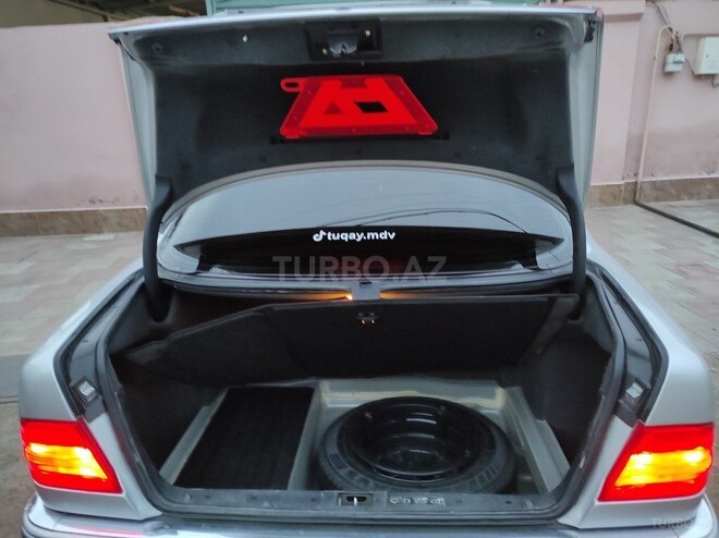Mercedes E 240 1997, 173,000 km - 2.4 l - Bakı