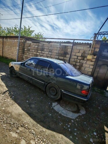 Mercedes E 200 d 1997, 200,000 km - 2.0 l - Gəncə