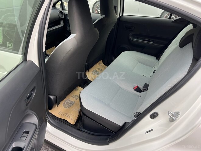 Toyota Prius C 2017, 130,000 km - 1.5 l - Bakı
