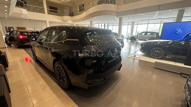 BMW iX-8