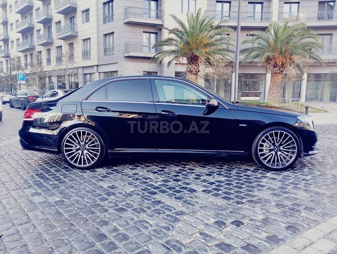 Mercedes E 220-11