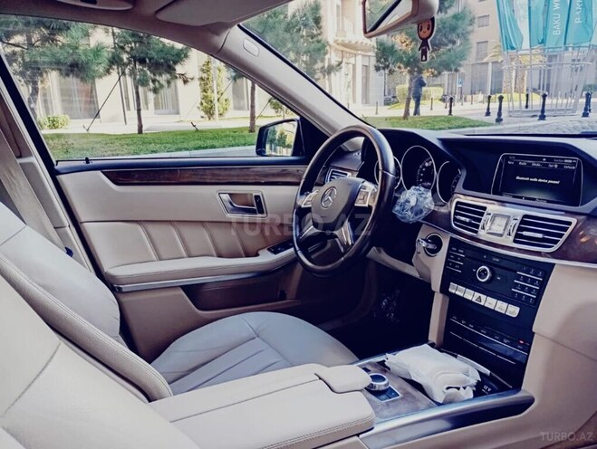 Mercedes E 220-12