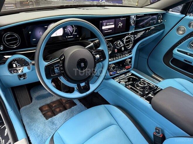 Rolls-Royce Spectre-8