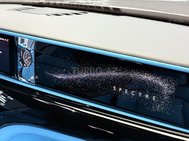Rolls-Royce Spectre-12