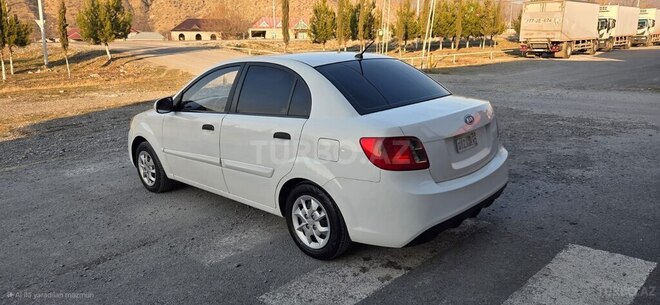 Kia Rio 2011, 195,000 km - 1.4 л - Şəki