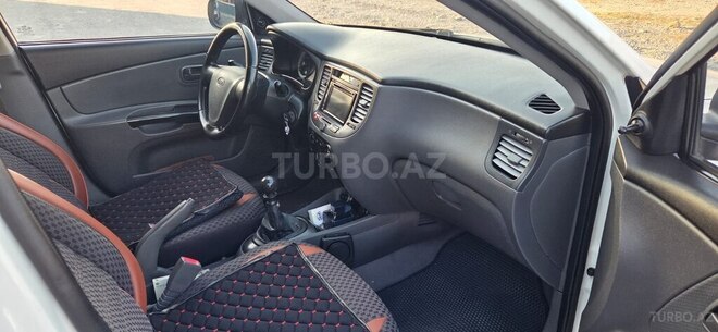 Kia Rio 2011, 195,000 km - 1.4 л - Şəki