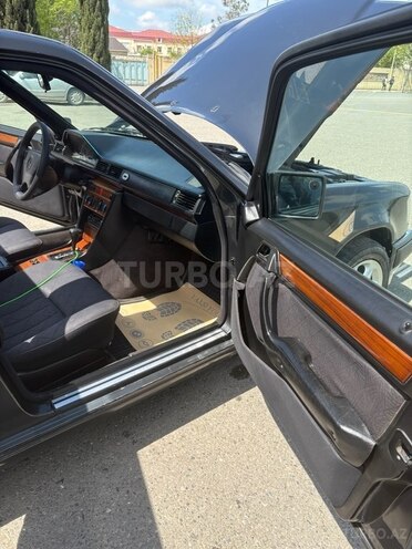 Mercedes E 220 1994, 420,411 km - 2.2 l - Zərdab