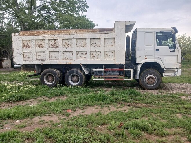 HOWO Sinotruk 2011, 280,000 km - 9.7 l - Qazax