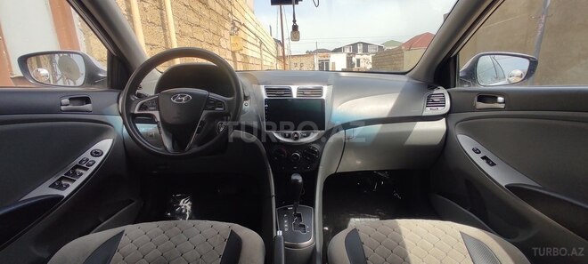 Hyundai Accent-17