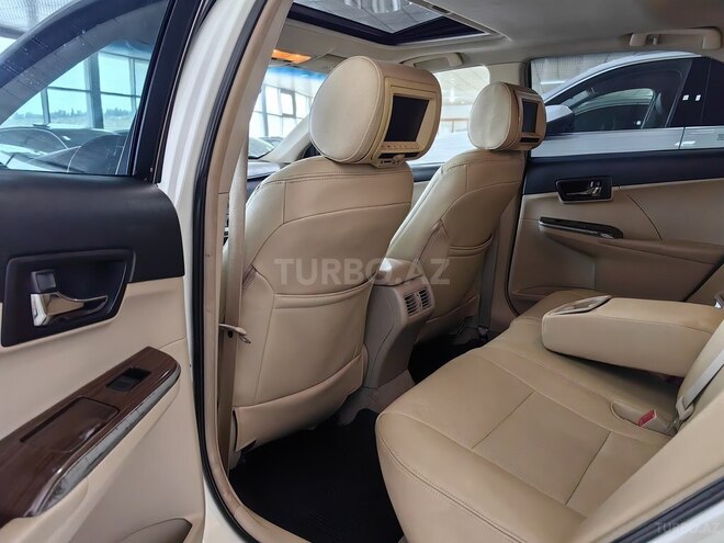 Toyota Camry-12