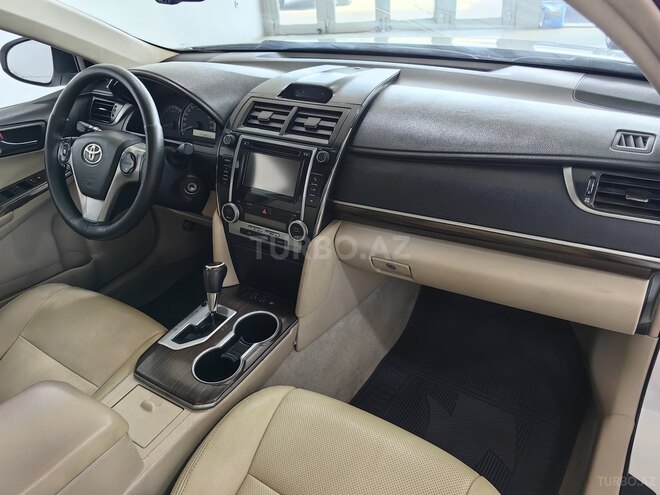 Toyota Camry-14