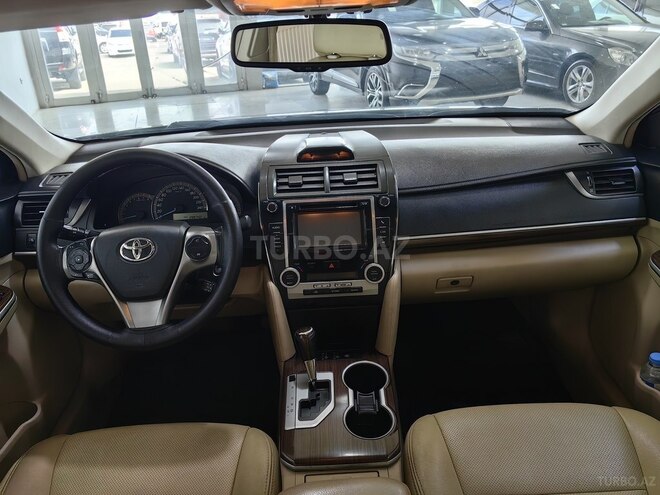 Toyota Camry-15