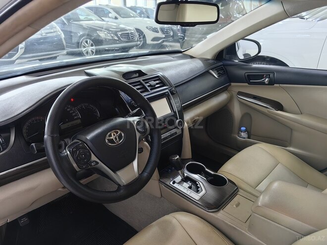 Toyota Camry-13