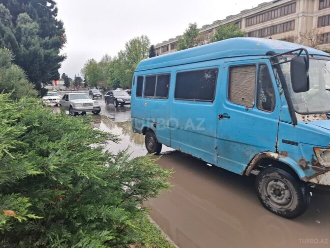 Mercedes 208 D 1991, 240,000 km - 2.3 l - Gəncə