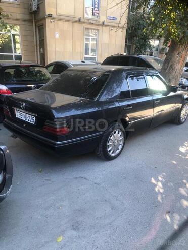 Mercedes E 220 1994, 310,000 km - 2.2 л - Bakı