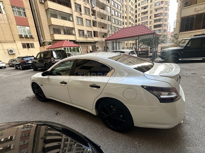 Nissan Maxima-5