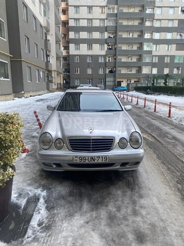 Mercedes E 320 2000, 299,200 km - 3.2 l - Bakı