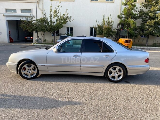 Mercedes E 320 2000, 299,200 km - 3.2 l - Bakı
